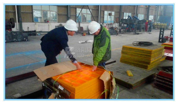 11月13日上午客戶來隆中參觀洗砂回收一體機設(shè)備